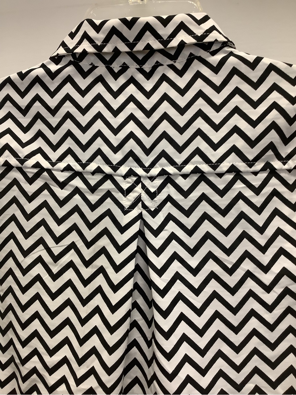 American Eagle Outfitters Black & White Chevron Button-Down Shirt - Picture 6 of 9